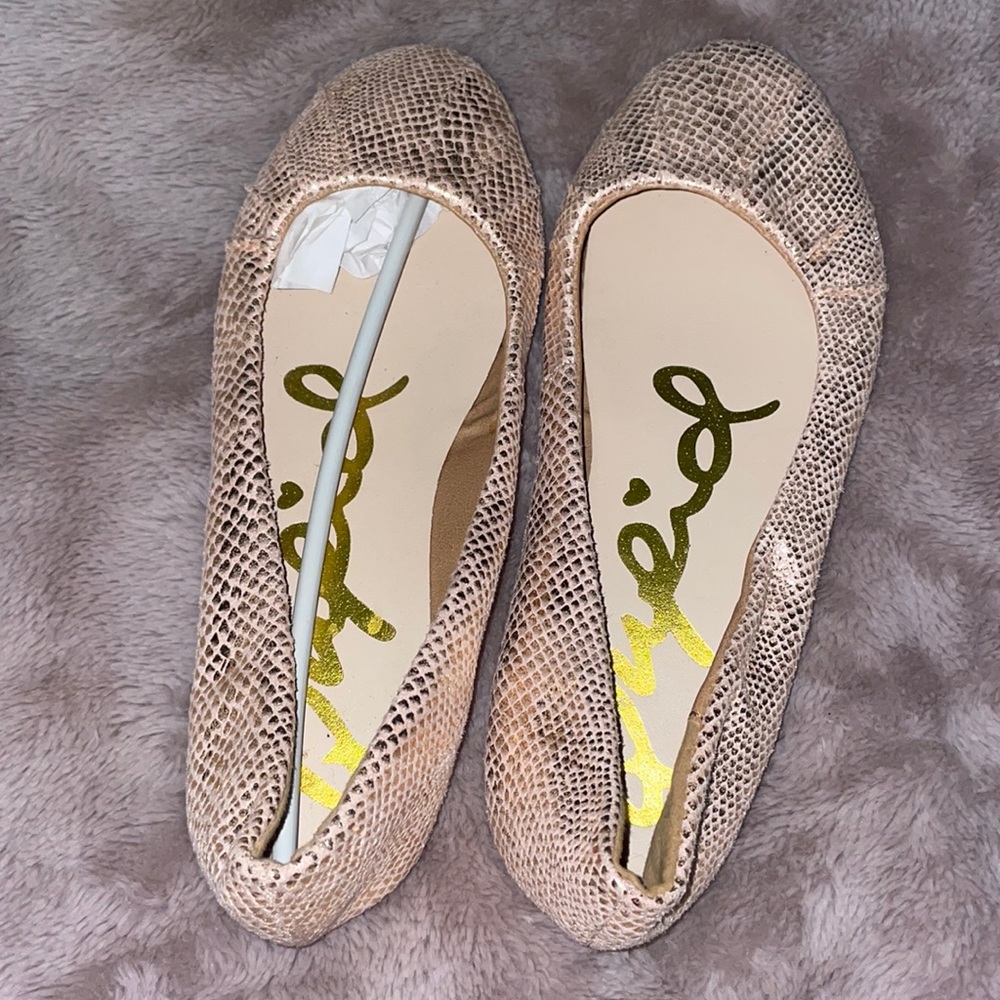 Flats - Picture 1 of 2